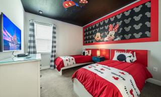 Modern 11 Bdrm Property with Game Room in Encore - 9