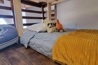 Lakefront Mountain Retreat - 5