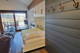 Lakefront Mountain Retreat - 1