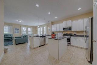 Spacious Pool Home Near Disney, Great Amenities - 2
