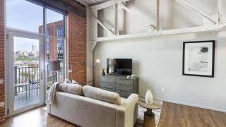 Landing Modern Apartment with Amazing Amenities (ID9909X36) - 2