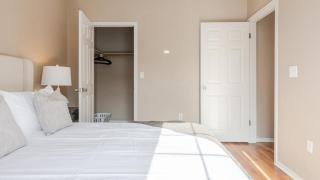 Landing Modern Apartment with Amazing Amenities (ID8157X96) - 1