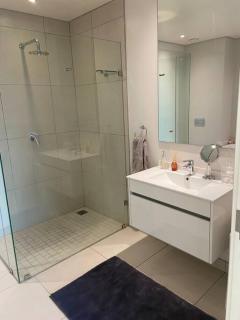 Load-Shedding Free Trendy 2-bed 2-bath Apartment - Johannesburgo - 5