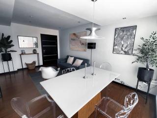 Electricidad, Seguridad 24-7 Moderno, Cama King, Cerca del Metro - 9