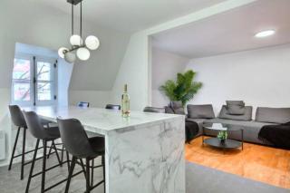 Golden Cross // Typical old Quebec appartement - 9