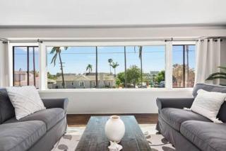 3 Living Rooms - 5BR 4B with Yard - 7
