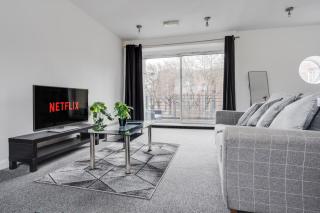 Large Central Apartment - free nearby parking - 3