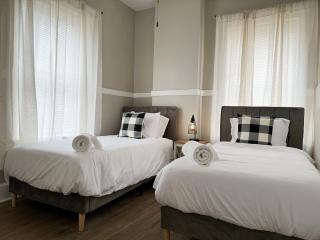 Cherry Street Retreat - Evansville - 6