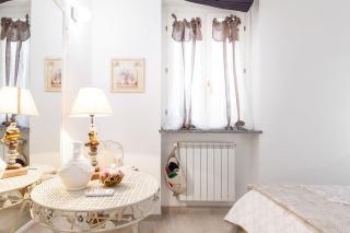 Elegant Triplex Townhouse with Luxe Terrace - Milan - 4