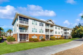 Serene Barefoot Resort Condo - 8