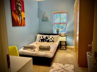 5 bedroom house - Pool table - Contractors, Crew, Group - Colchester - 1