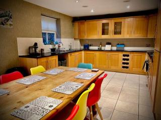 5 bedroom house - Pool table - Contractors, Crew, Group - Colchester - 2