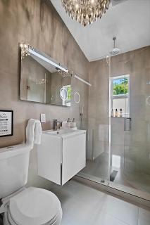 Breathtaking Pool Home and Backyard by Wilton Mnrs - Fort Lauderdale - 6