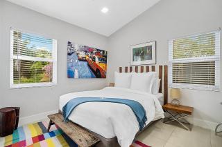 Breathtaking Pool Home and Backyard by Wilton Mnrs - Fort Lauderdale - 3