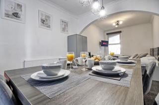 Beautiful Spacious four bedroom house with parking for 2 cars, 5 minute walk to southend station - Southend-on-Sea - 6