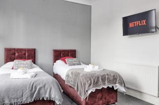 Beautiful Spacious four bedroom house with parking for 2 cars, 5 minute walk to southend station - Southend-on-Sea - 3