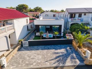 Holiday house with a parking space Vir - 22303 - Vir - 0