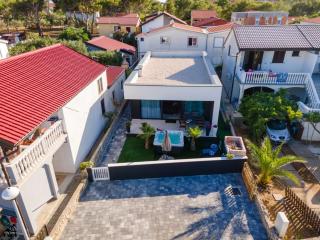 Holiday house with a parking space Vir - 22303 - Vir - 2