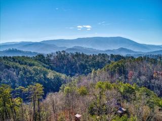 Timeless View - Mountain Views, Hot Tub, WIFI, Game Room, Free Attraction Tickets! - 6