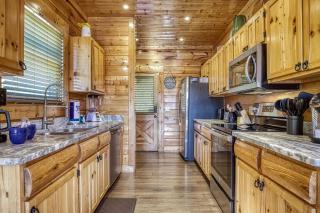 Timeless View - Mountain Views, Hot Tub, WIFI, 1089 FREE tickets each paid day, Dollywood and More! - 4
