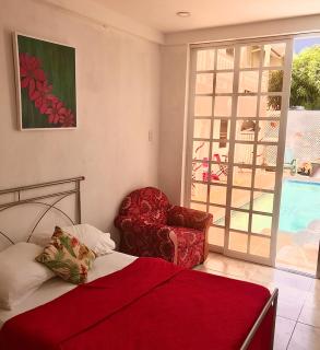 The PoolSide Pad- 5 mins from Airport & Beaches - 6