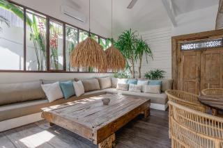 Stylish Boho Chic 3BR Villa in Umalas, Private Parking, Near Finns Canggu - 5