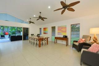 The Red Anchor - Port Douglas - 7