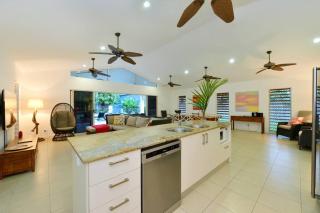 The Red Anchor - Port Douglas - 5