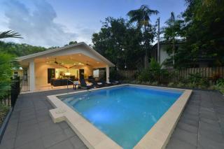 The Red Anchor - Port Douglas - 2