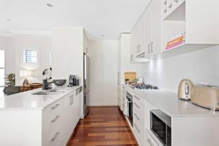 Blissful Bulimba ~ 3Bed/2.5Bath/1Car ~ Townhouse - 4