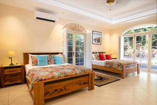 Barbados in the Tropics - 5 Bedroom Luxury Home - Port Douglas - 2