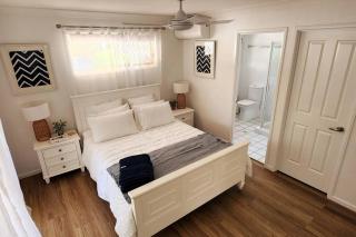 Peaceful Getaway - Stylish, Newly Updated House - Brisbane - 2
