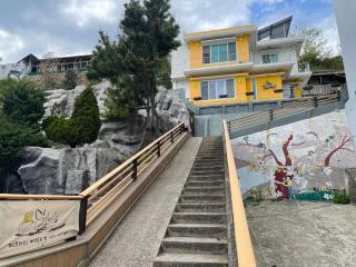 Moonlight Hill Guesthouse - Mokpo - 0