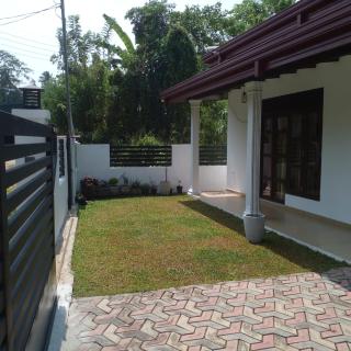 Villa in Yakkala, Gampaha - - 5