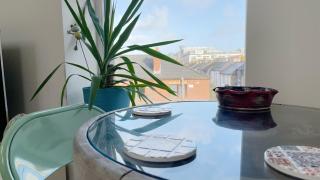 Stylish High Ceiling Home in South City Center - 5