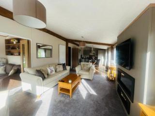 Rosie's Rest With Hot Tub - 2