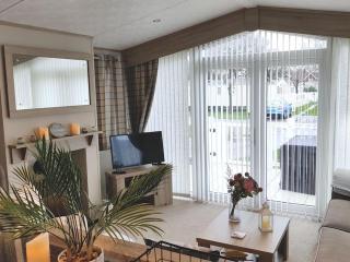 Forest Getaway, sleeps 6 at Bashley, leisure PASS included - New Milton - 4