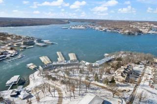 Beachy Lakefront Condo in the heart of Osage Beach - Osage Beach - 8