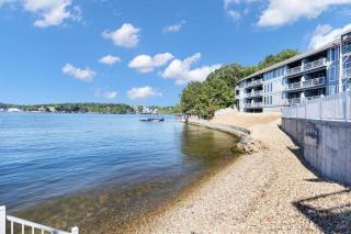 Beachy Lakefront Condo in the heart of Osage Beach - Osage Beach - 7