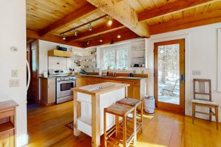 Light-filled Retreat in Mad River Valley - - 5