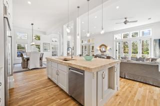 Private Pool, Lake Views, Great Outdoor Space - Lake District Home in Watercolor, FL home - Santa Rosa Beach - 3