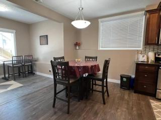 Spacious Private Walkout Entire Suite Close to YYC, DT, Shops, Stampede & Mountains with many Amenities in Panorama Hills NW - 4 Can Sleep - 2