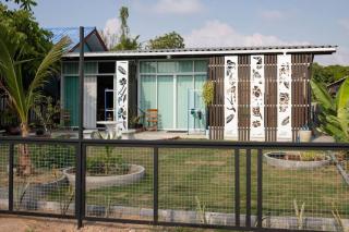 Thai Neighbourhood Duplex Stay 1 Bedroom Home - 2