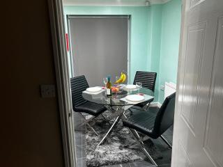 Brades Rise House - 3 bedroom house with 2 toilets with a private garden - Birmingham - 1