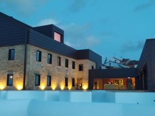 Cherry Sculpture Hotel - 9