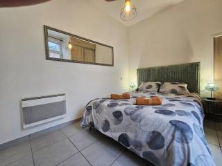 le contemporain-2 chambres-vue Eglise saint paul - Nimes - 3