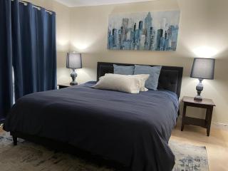 Newly Remodeled Family Friendly 3B/2B House - Henderson - 0