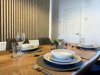 Stunning home in York - Free Wifi & Parking - Close to Racecourse & City Centre - 3