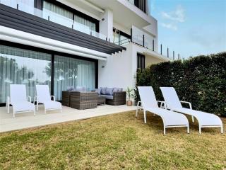 Close to the marina and beaches of Sotogrande, experience sophistication in this contemporary four-bedroom frontline golf townhouse in the San Roque Club - San Roque - 6