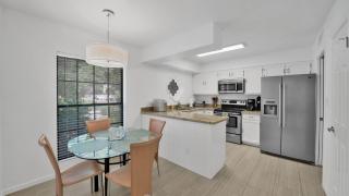 Peaceful Privacy-Tennis-Greenbelt-Golf-Walkable - 2